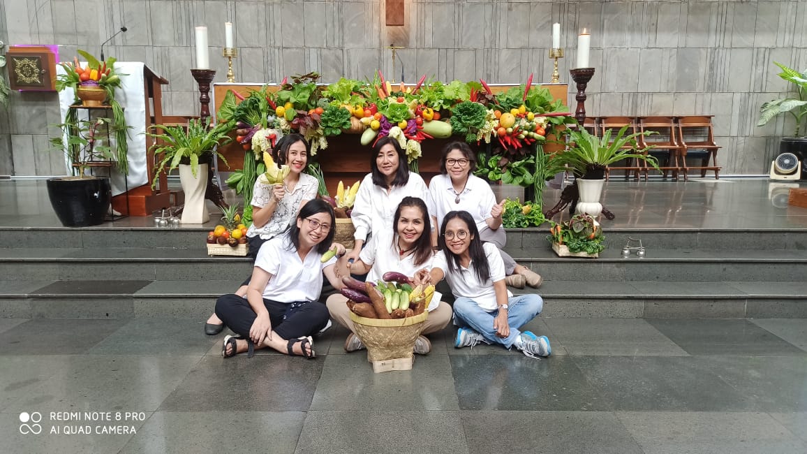 WKRI SPMR Blok Q turut berpartisipasi membantu menjaga Stand acara teman2 dariSubseksi Lingkungan Hidup yg mengadakan pameran Laudato Si’ diSelasar Gereja yg bertema”MENJAGA & MERAWAT SAUDARA BUMI”