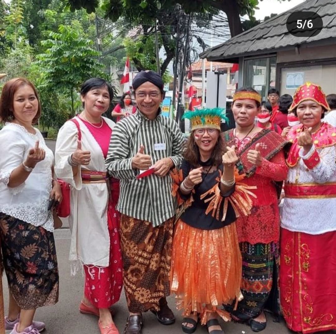 Mengikuti perayaan HUTRI ke 77 di Gereja Blok Q Paroki St. Perawan Maria Ratu Jaksel