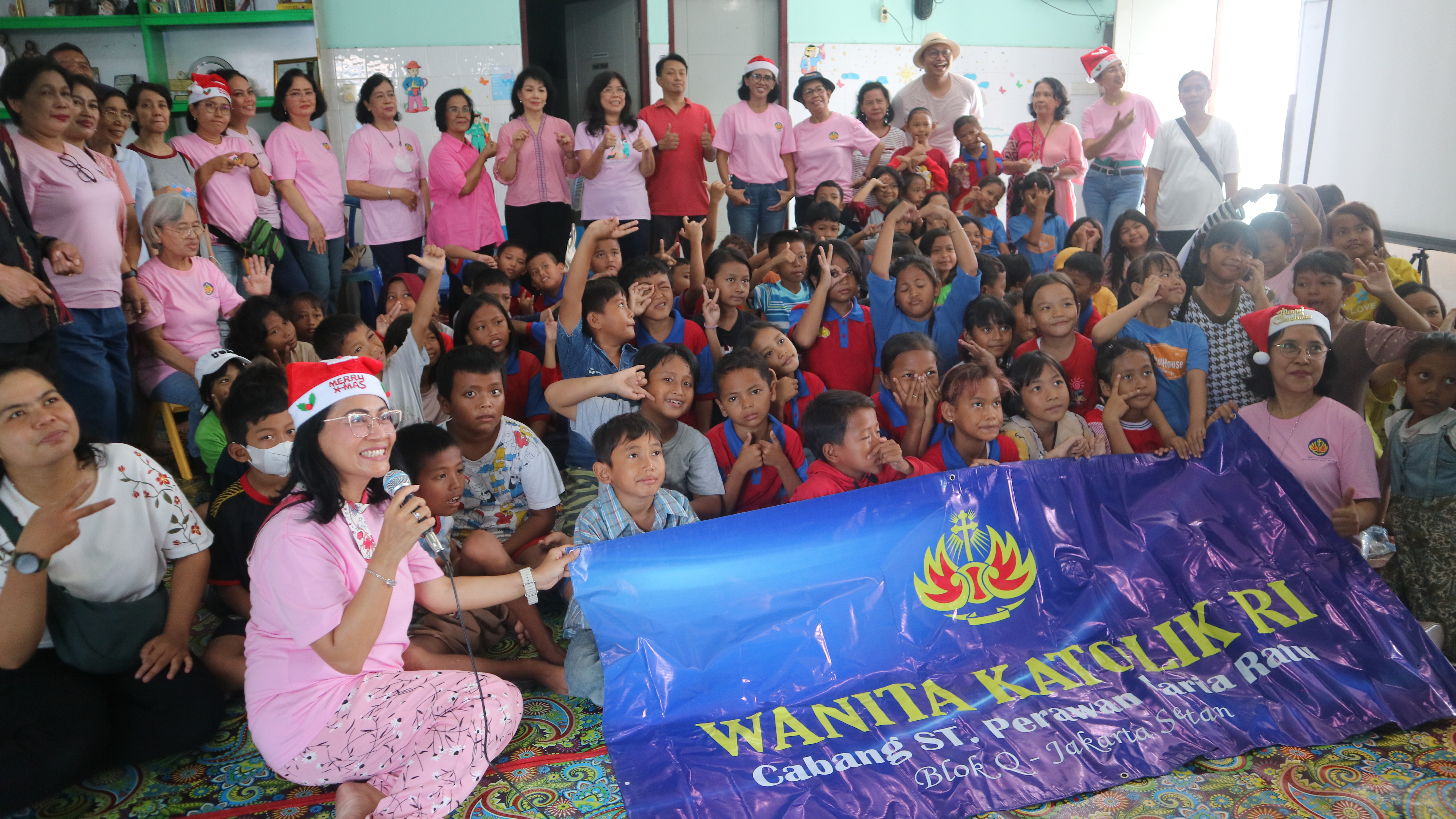 “Baksos & Makan Siang Natal BersamaRumah Kerang di Cilincing,Jakarta Utara.”